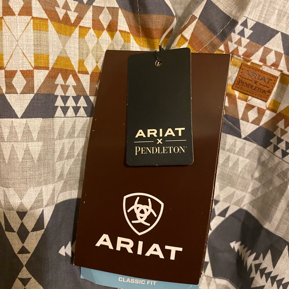 NWT Ariat Gray and Brown Casual Button Down Shirt with Geometric Pattern - Picture 4 of 12